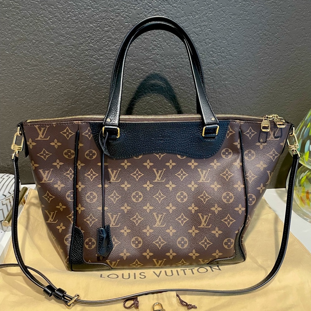 Louis Vuitton Estrela MM in Noir
